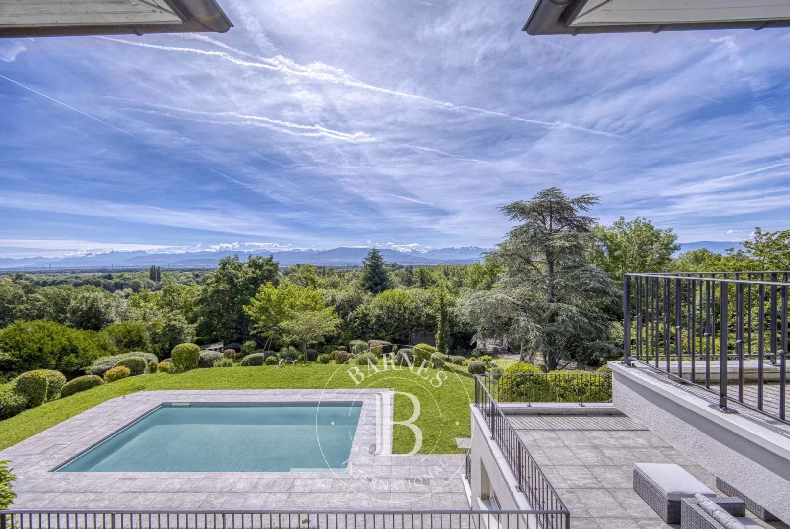 Luxury villa for sale in Grilly