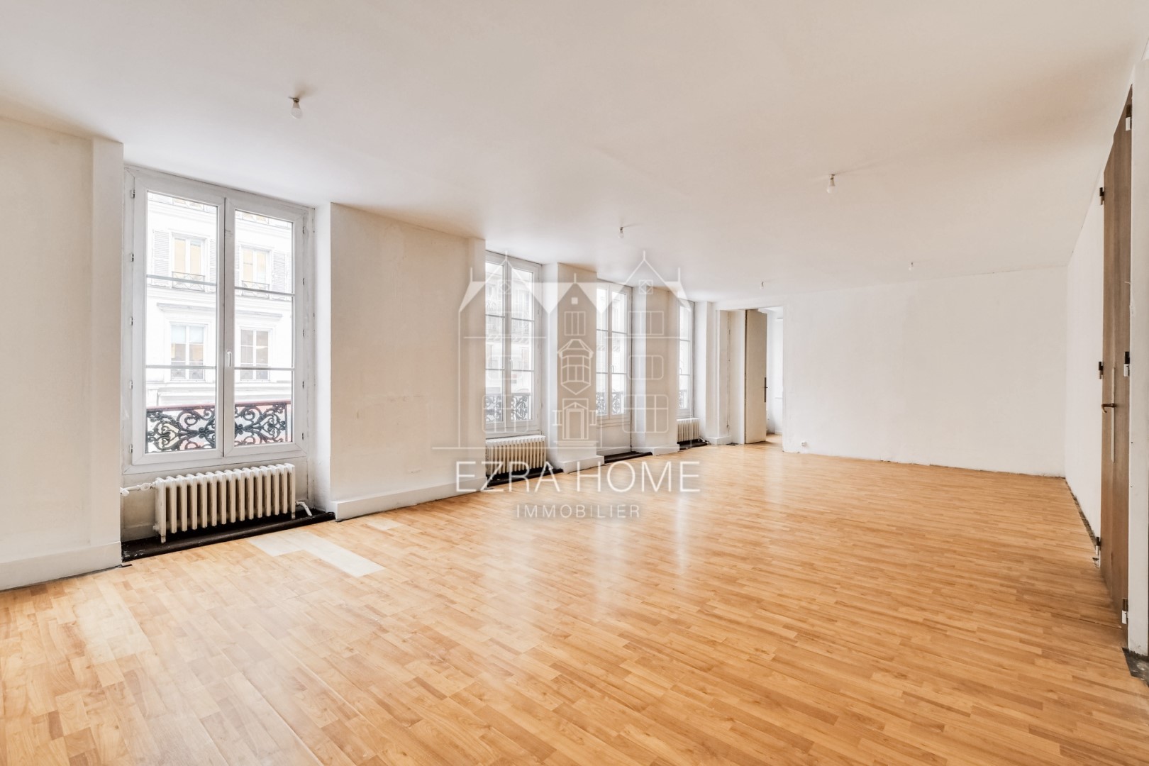 Luxury apartment for sale in the district Saint Vincent de Paul-Lariboisière