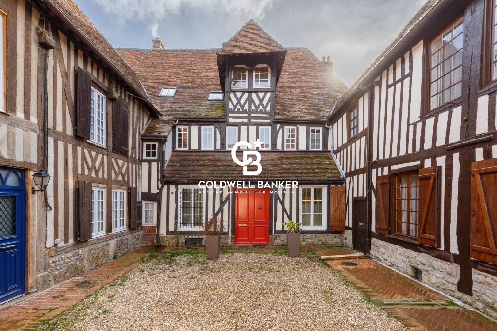 Town house for sale in the district Centre Ville