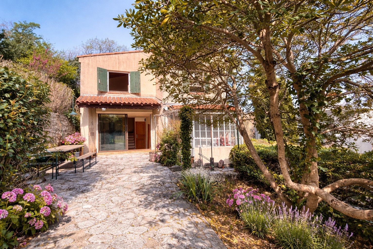 Luxury house for sale in the district Noyau Villageois-Zone Urbaine