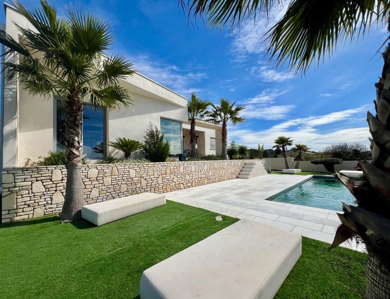 Maison contemporaine à vendre dans le quartier Rieu