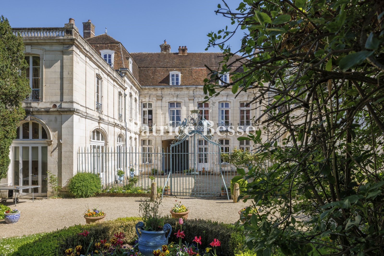 Old house for sale in Auxerre
