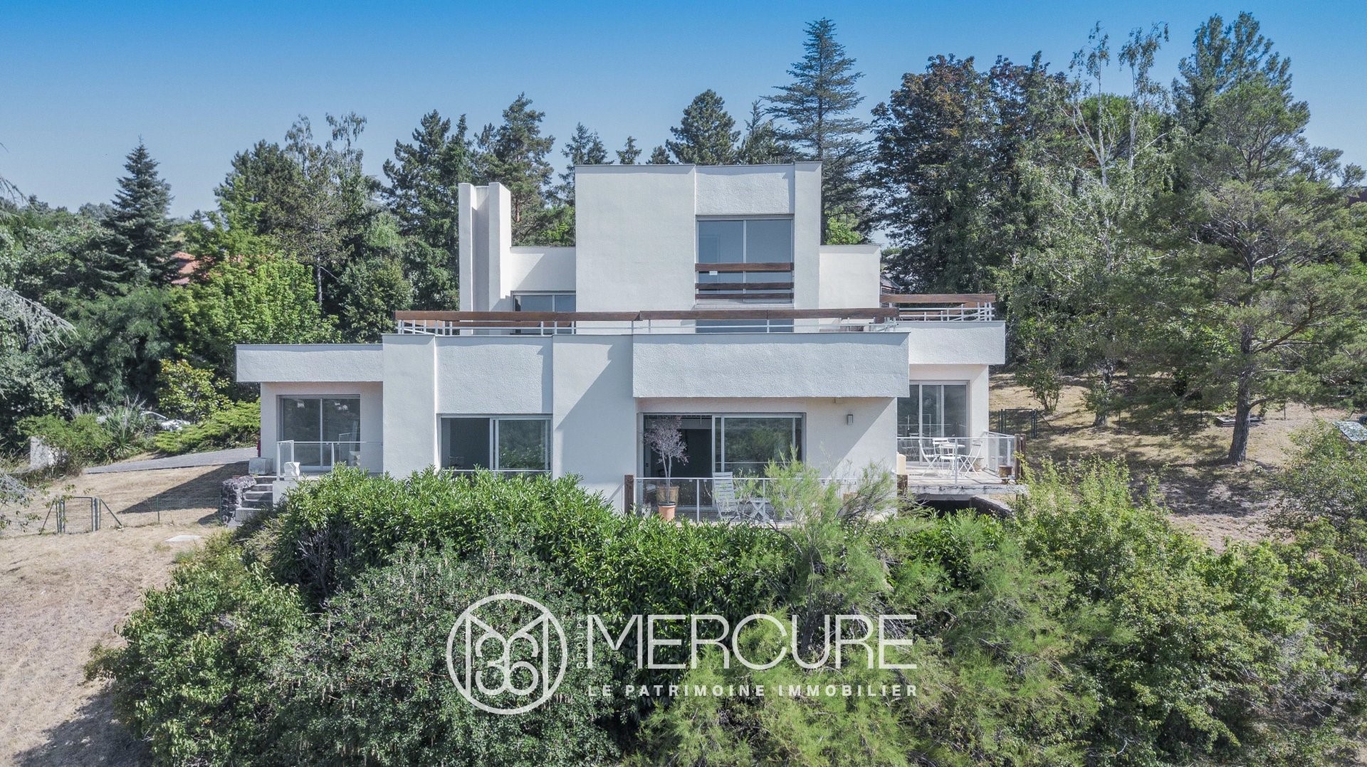 Luxury house for sale in the district Est Village