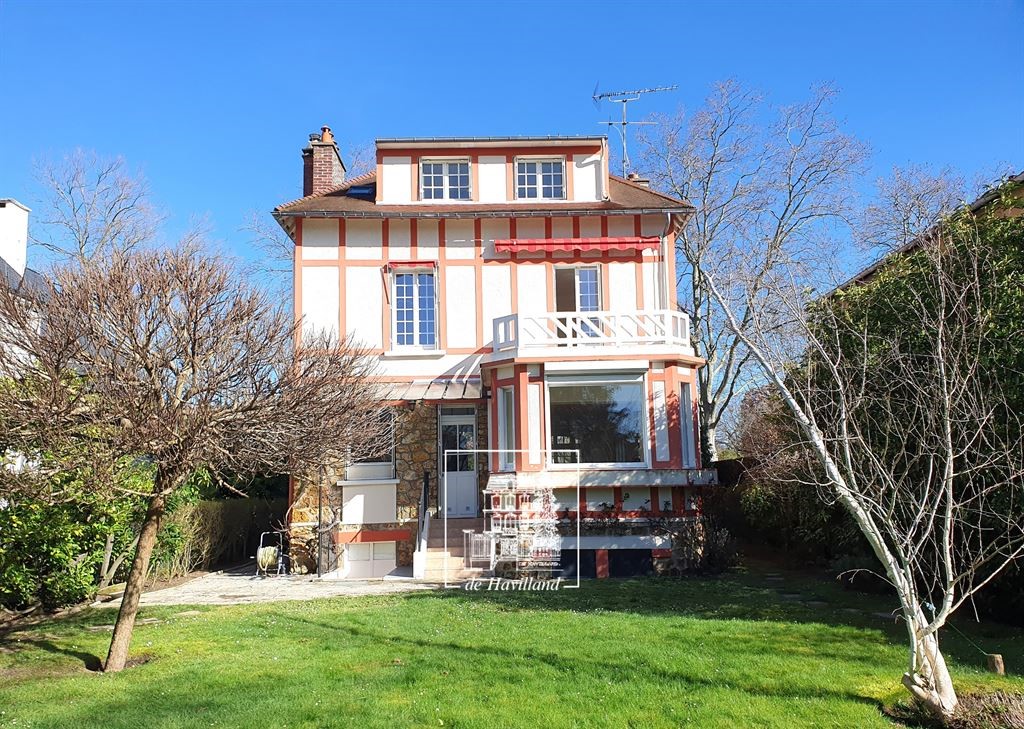 Luxury house to rent in Le Vésinet