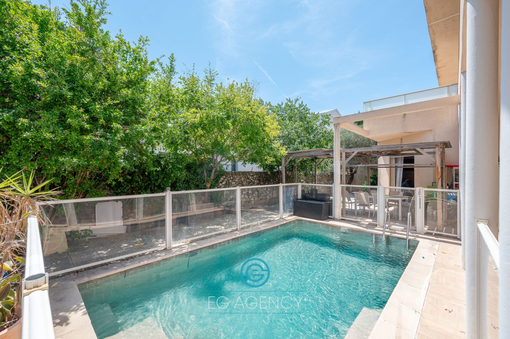 Villa de luxe à vendre dans le quartier Sainte Anne