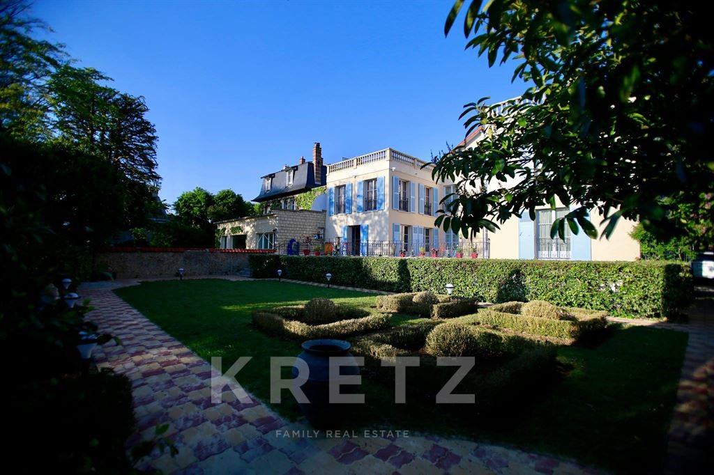 Private mansion for sale in the district Péreire