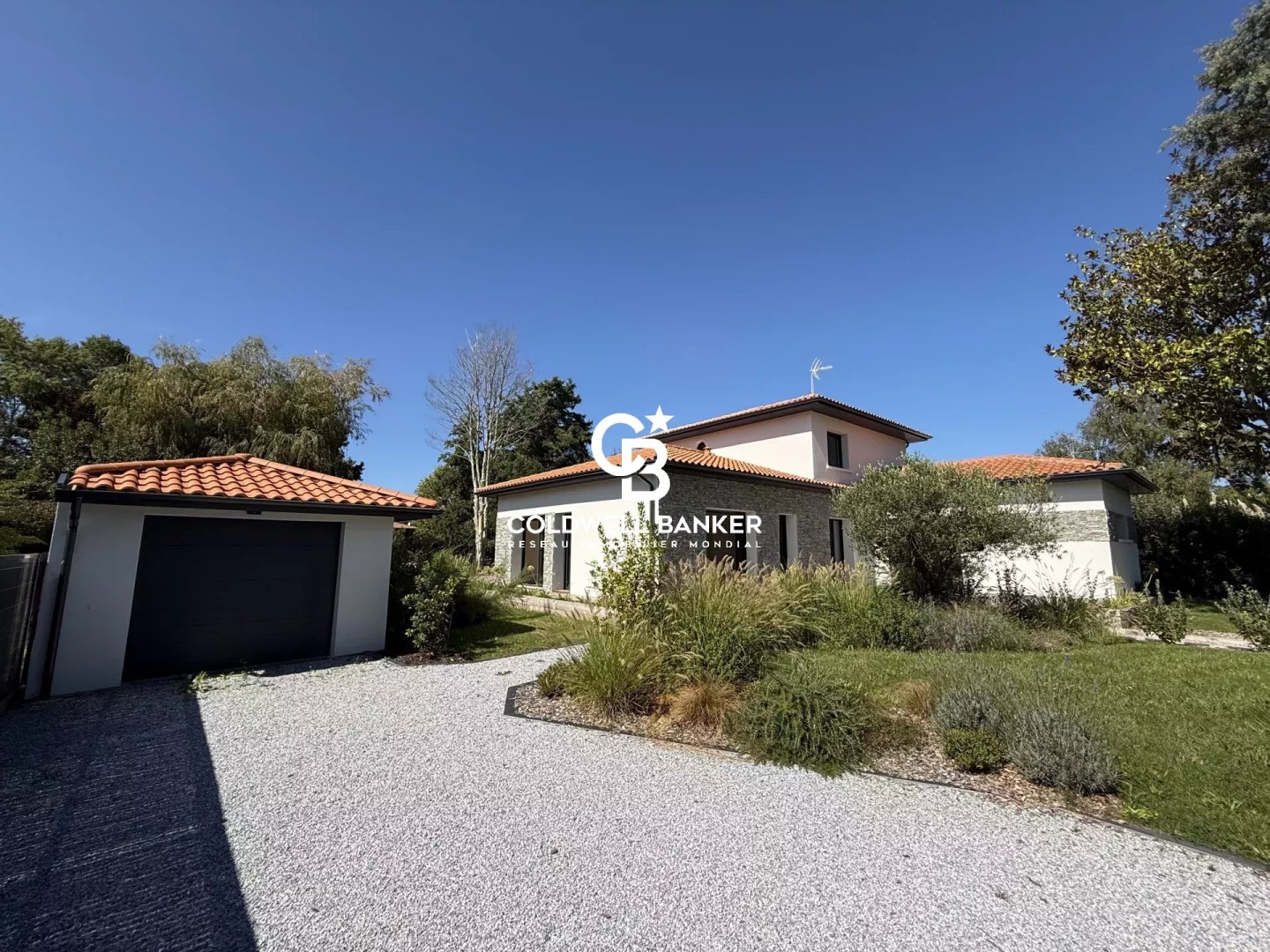 Maison de luxe à vendre dans le quartier Aiguillon-Port