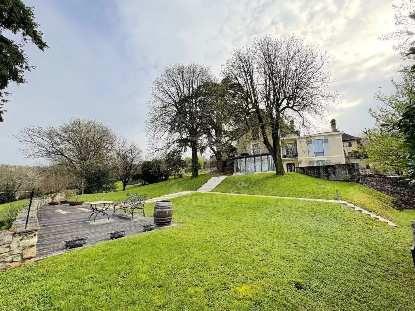 Castle for sale in the district Centre-Stade