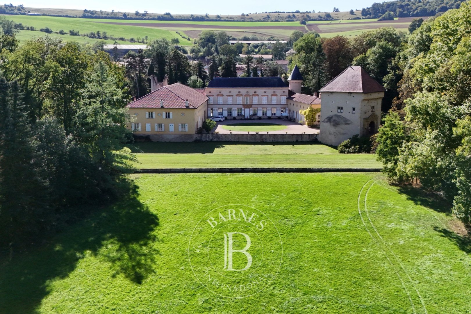 Castle for sale in Lorry-Mardigny