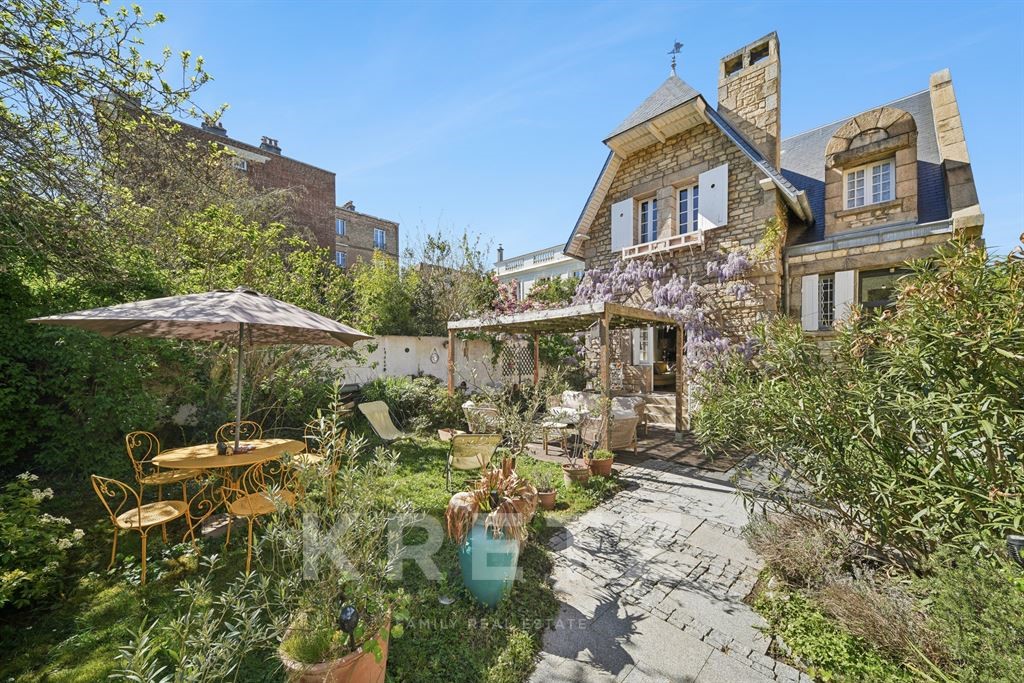 Maison de luxe à vendre dans le quartier Bellevue