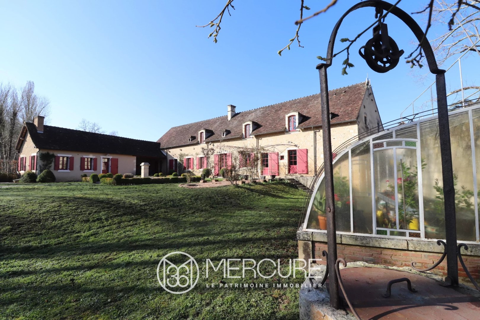 Luxury house for sale in Saint-Pierre-de-Maillé