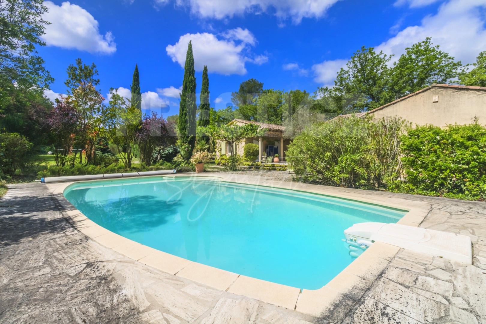 Maison de luxe à vendre dans le quartier Est