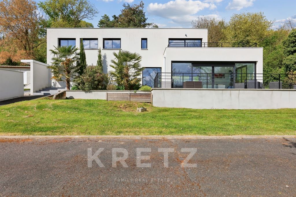 Contemporary house for sale in Brueil-en-Vexin