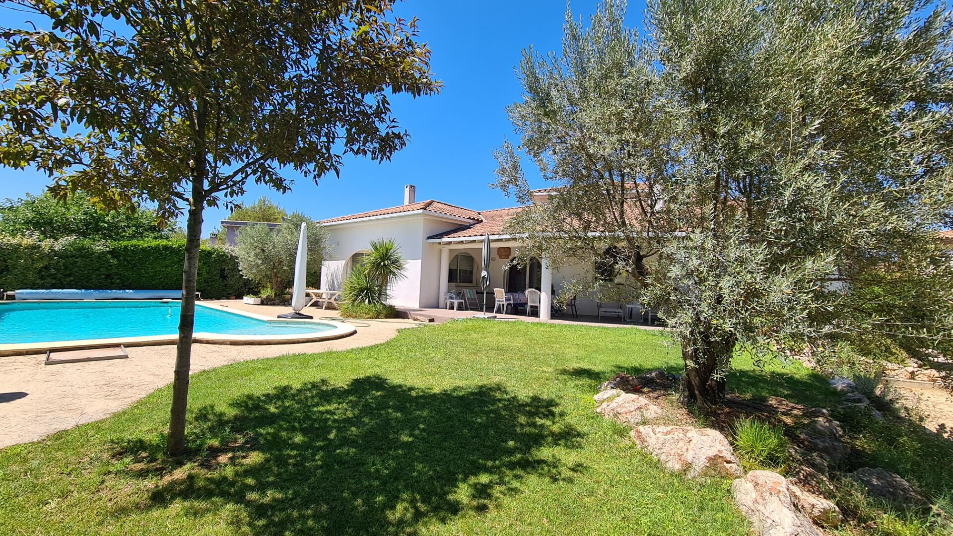 Maison de luxe à vendre dans le quartier Village