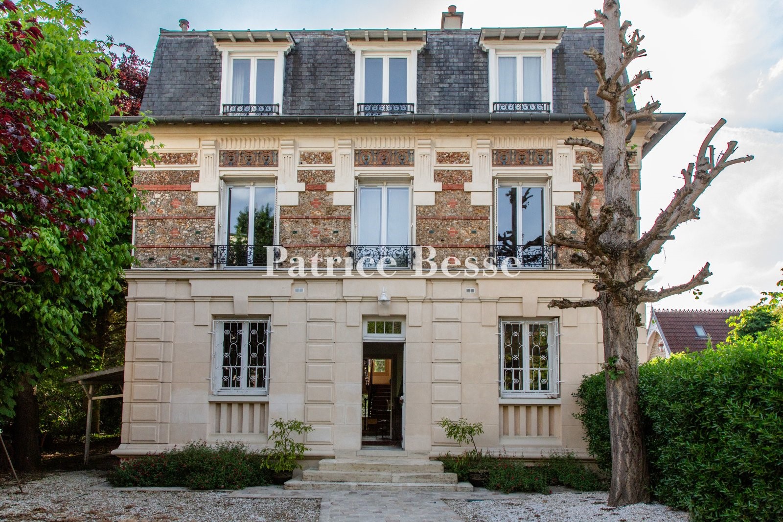 Old house for sale in the district RER-Lombart