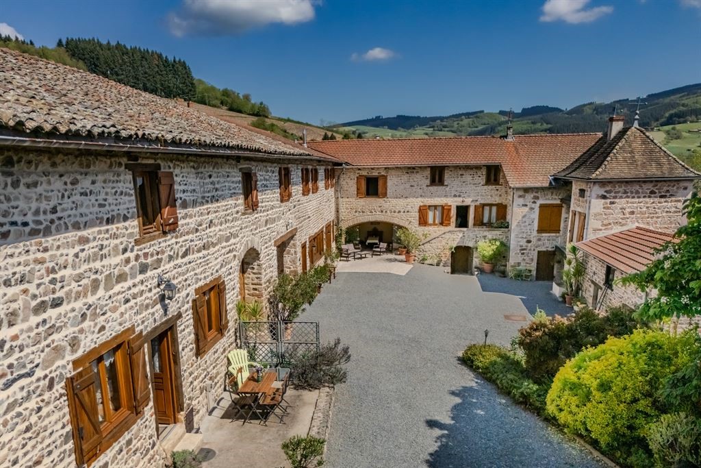 Corps de ferme à vendre aux Les Ardillats