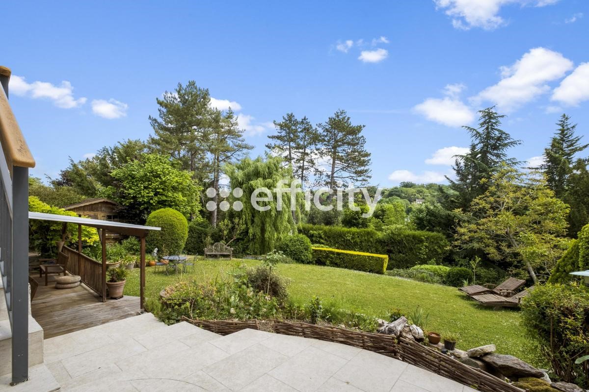Luxury villa for sale in the district Gressets-Centre-Garenne-Bechevet