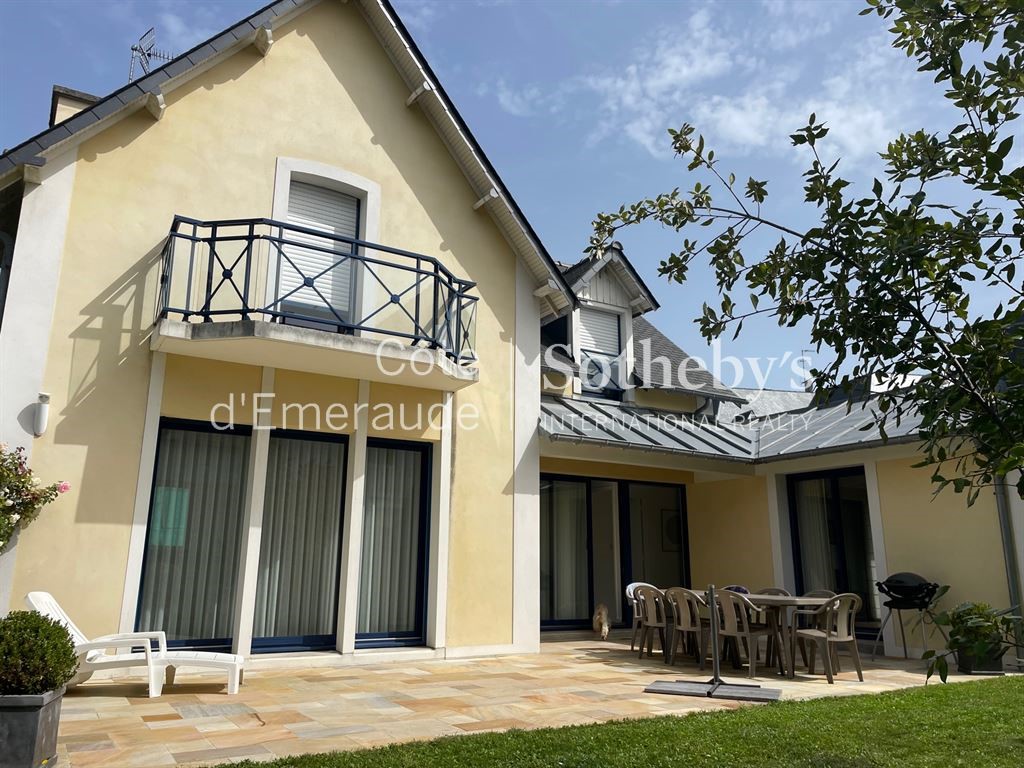 Luxury villa for sale in Dinard