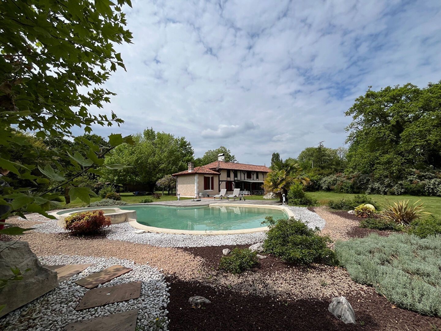 Maison de luxe à vendre à Luglon