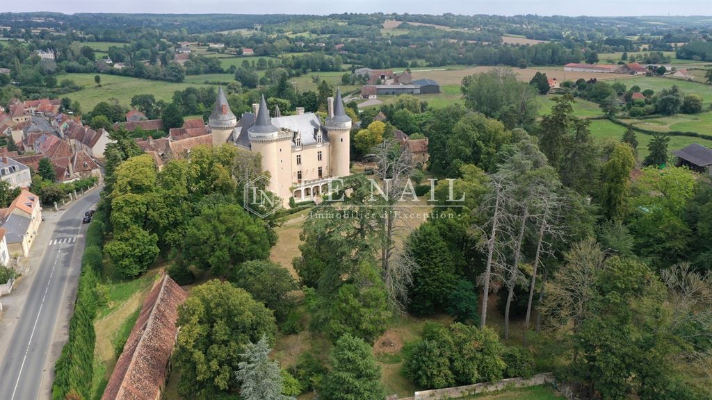 Castle for sale in Châteauroux