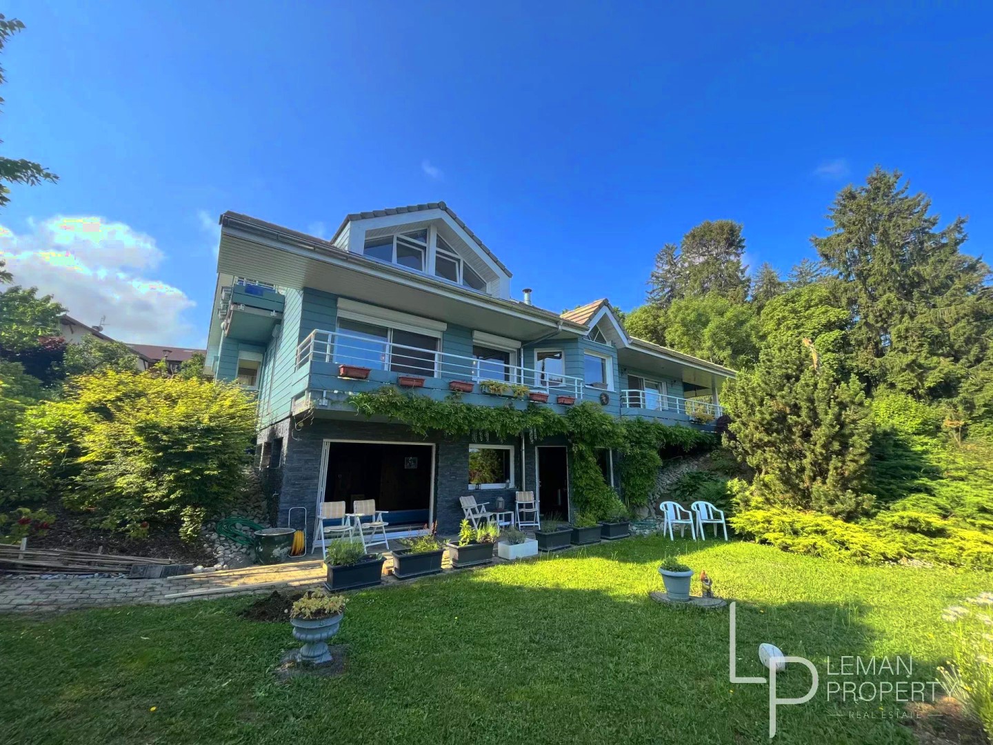 Luxury house for sale in Neuvecelle