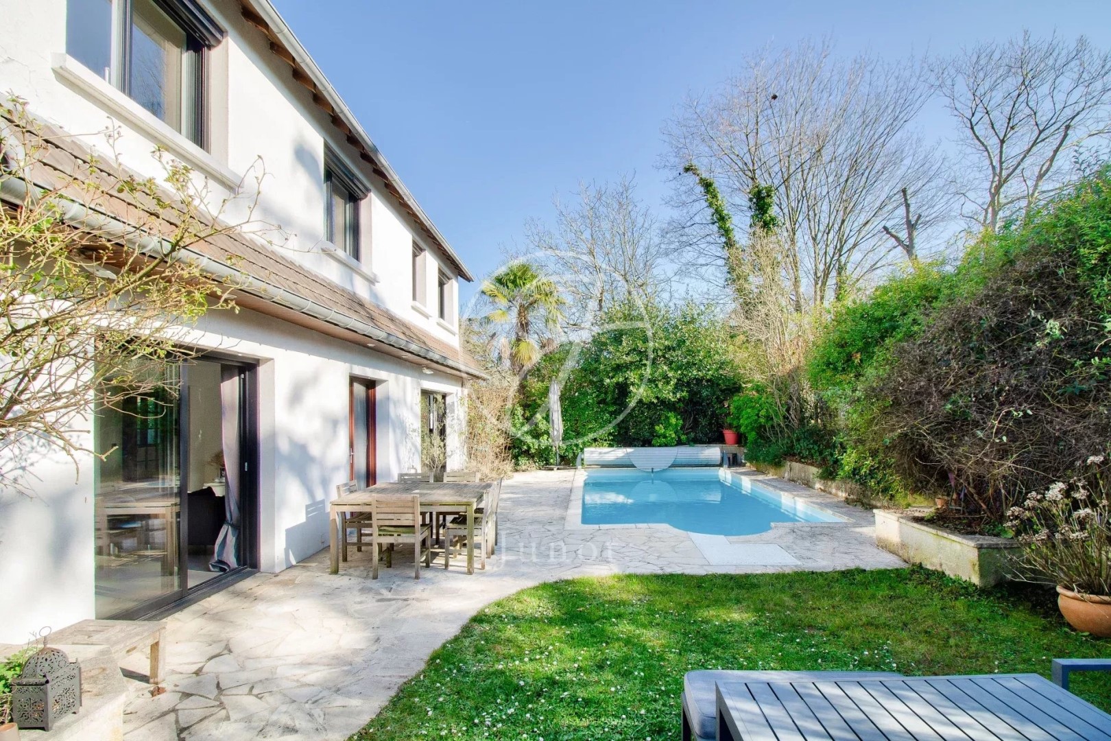 Maison de luxe à vendre dans le quartier Jonchere-Malmaison-Saint Cucufa