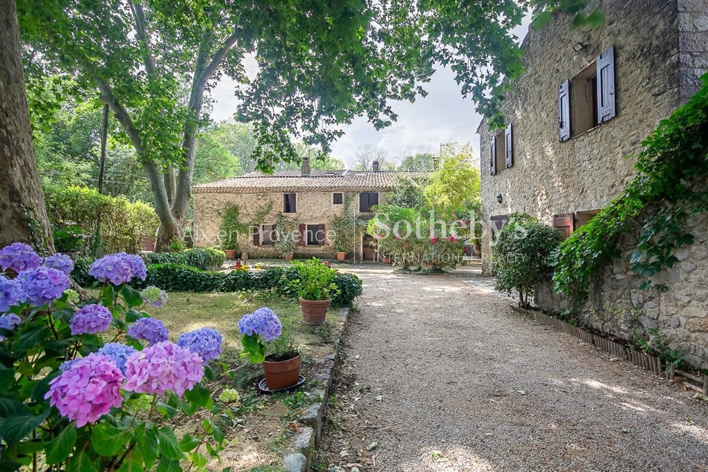 Luxury house for sale in the district Ouest