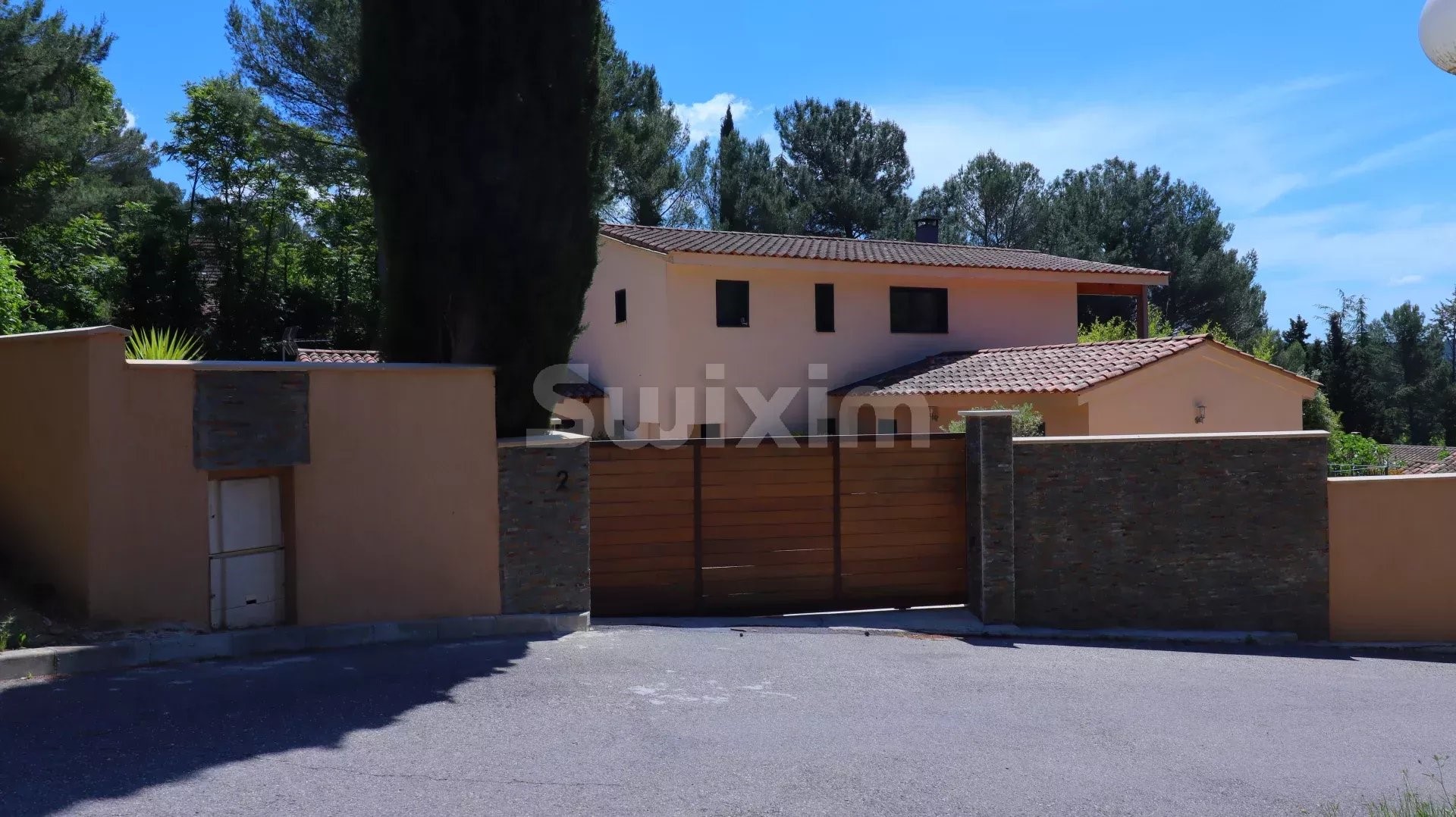 Villa de luxe à vendre dans le quartier Grand Sud- Aix la Duranne