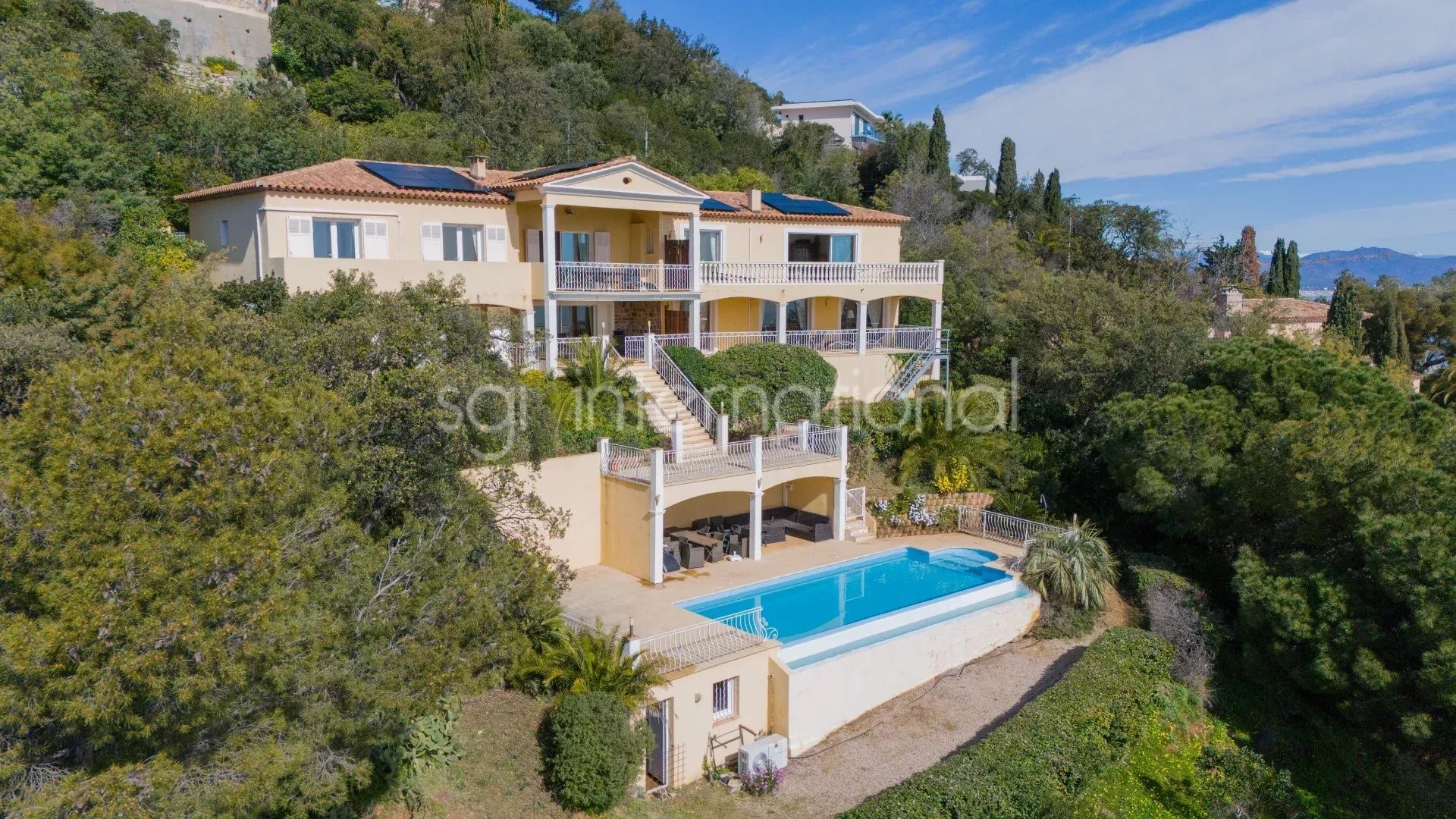 Luxury villa for sale in Les Issambres