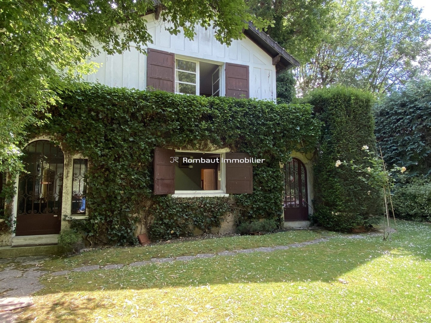 Maison de luxe à vendre dans le quartier Bourg-La Feuillaume Nord