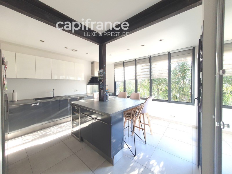 Contemporary house for sale in the district Bac-Bécon-Flachat-Colombes
