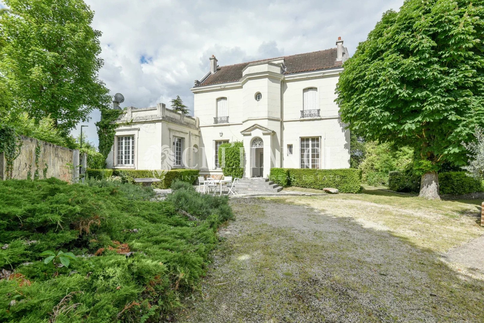 Private mansion for sale in La Celle-Saint-Cloud