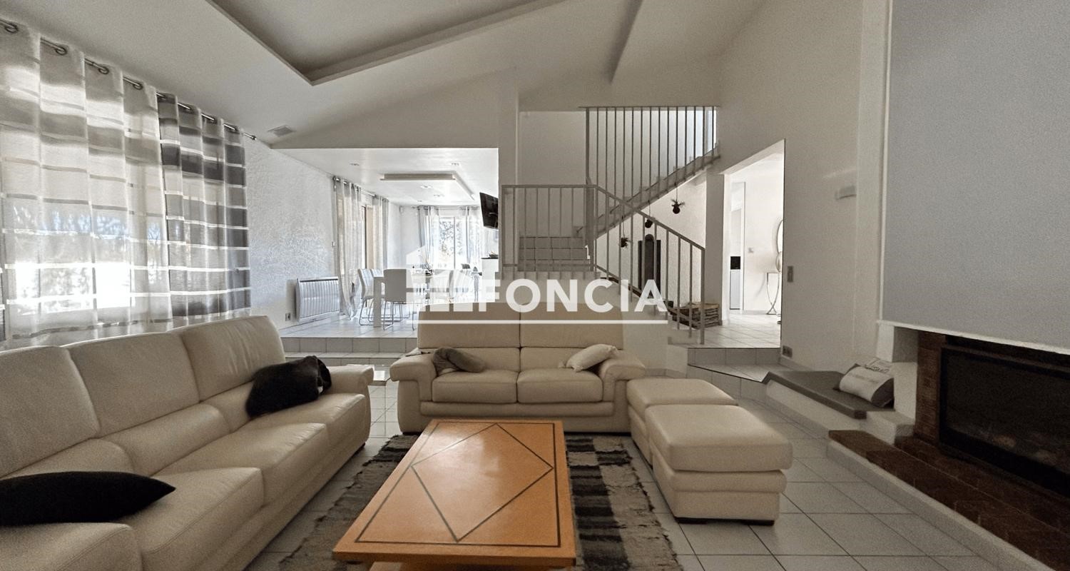 Provençal house for sale in the district Les Jardins Saint Jacques