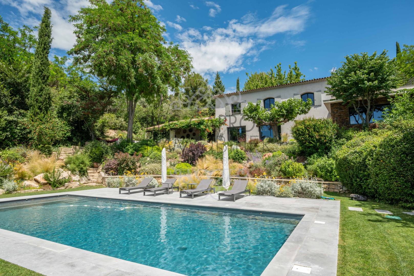 Casa cittadina in vendita Mazenod-Bellevue-Saint Donat-Banon