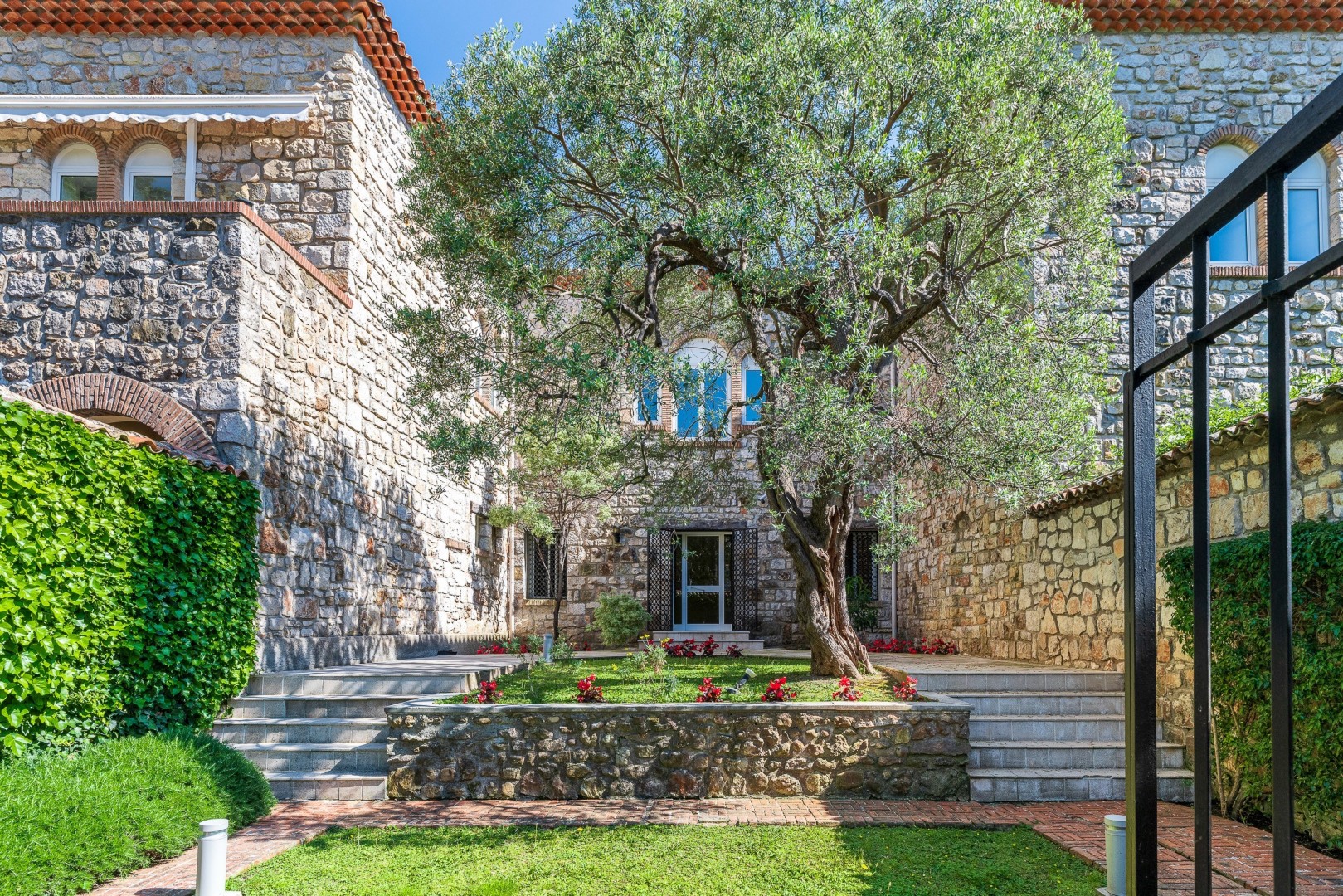 luxe duplex te koop in Village-Cros de Caste-Coupiere-Mont Gros