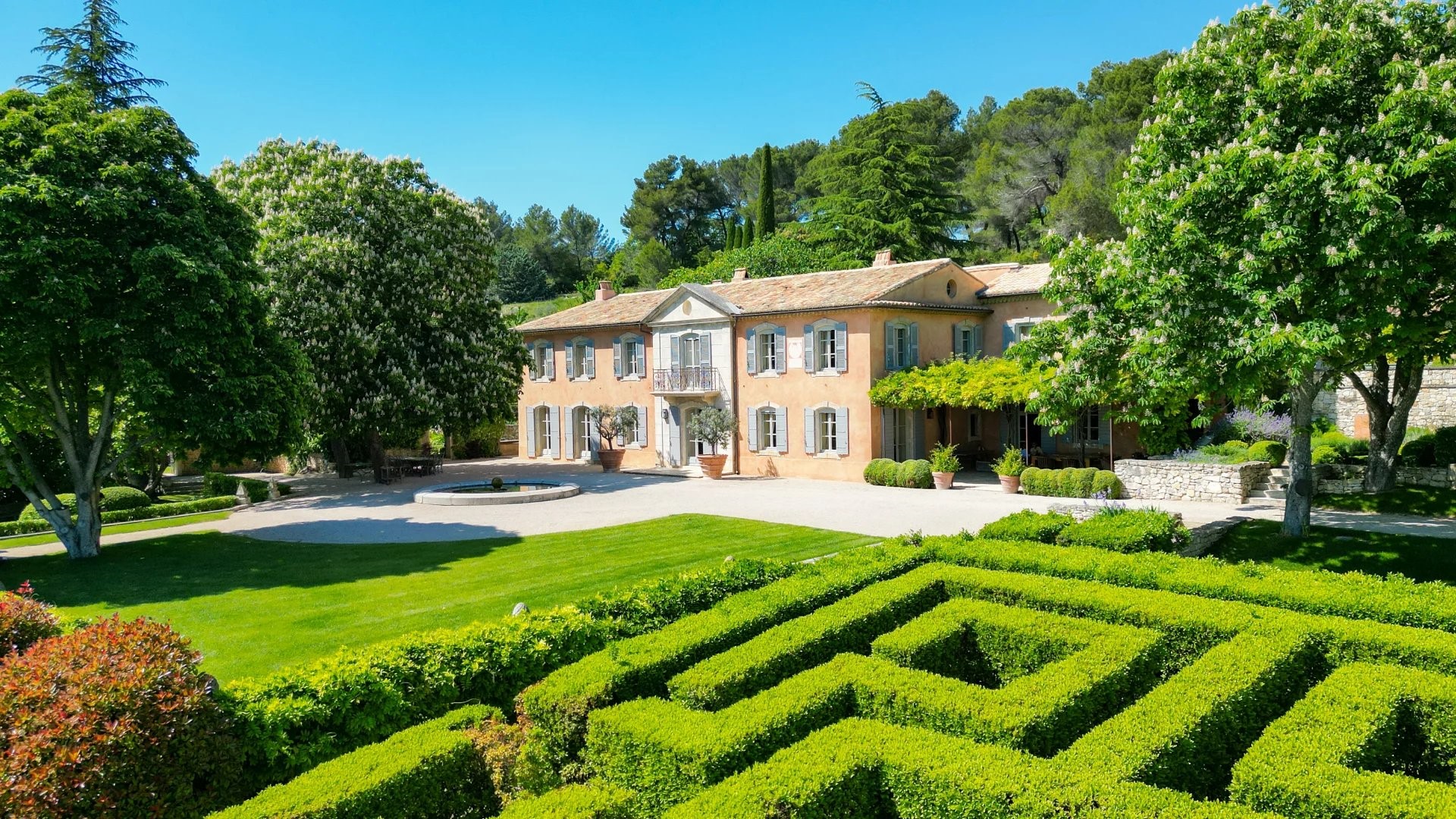 Country house for sale in the district Comtale-Cente-Cours Mirabeau