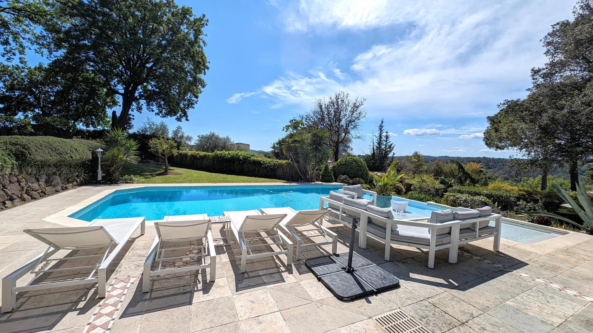 Villa de luxe à vendre dans le quartier Vallée Verte-Issarts-Vignasses