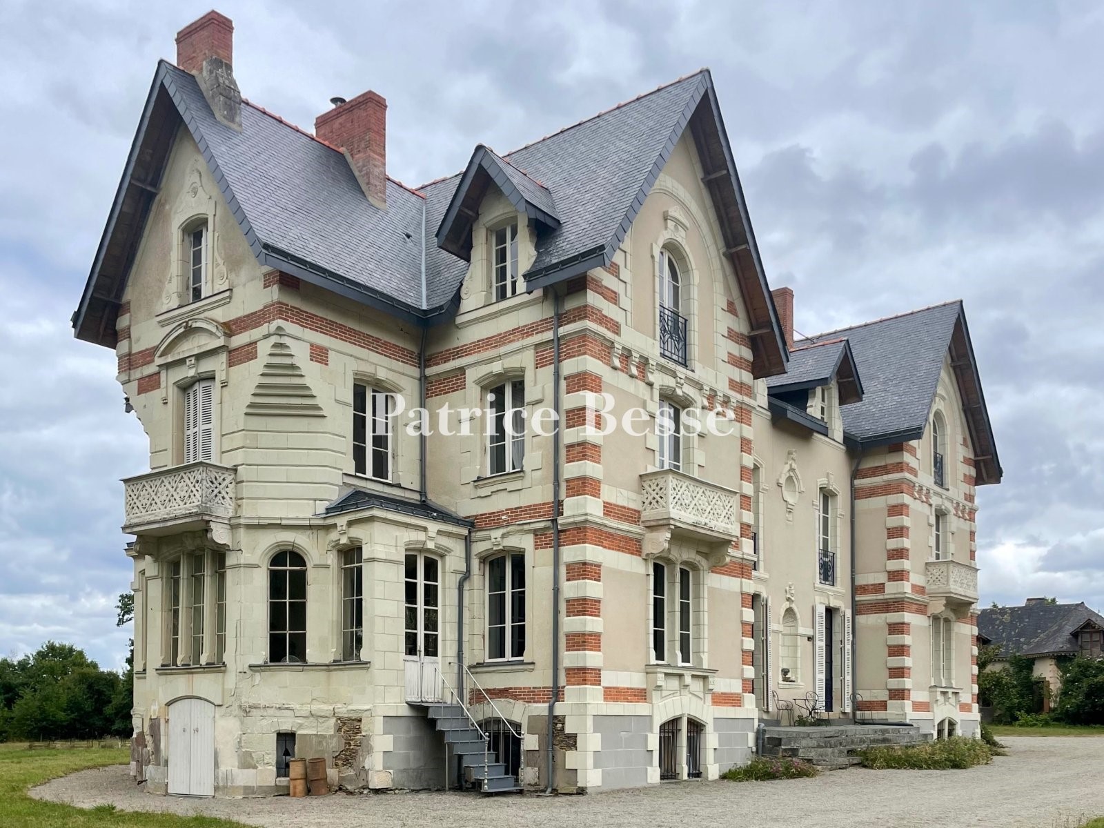 Castle for sale in Pouancé