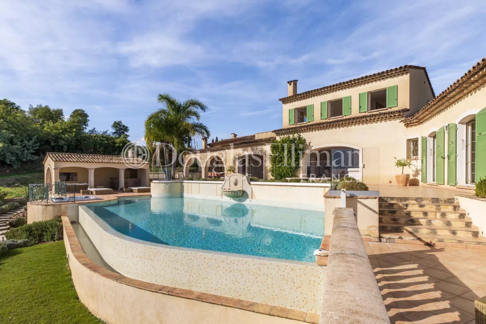 Villa de luxe à vendre dans le quartier Sud