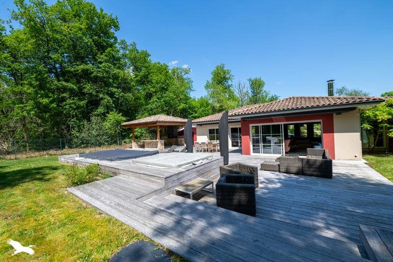 Luxury house for sale in Camarsac