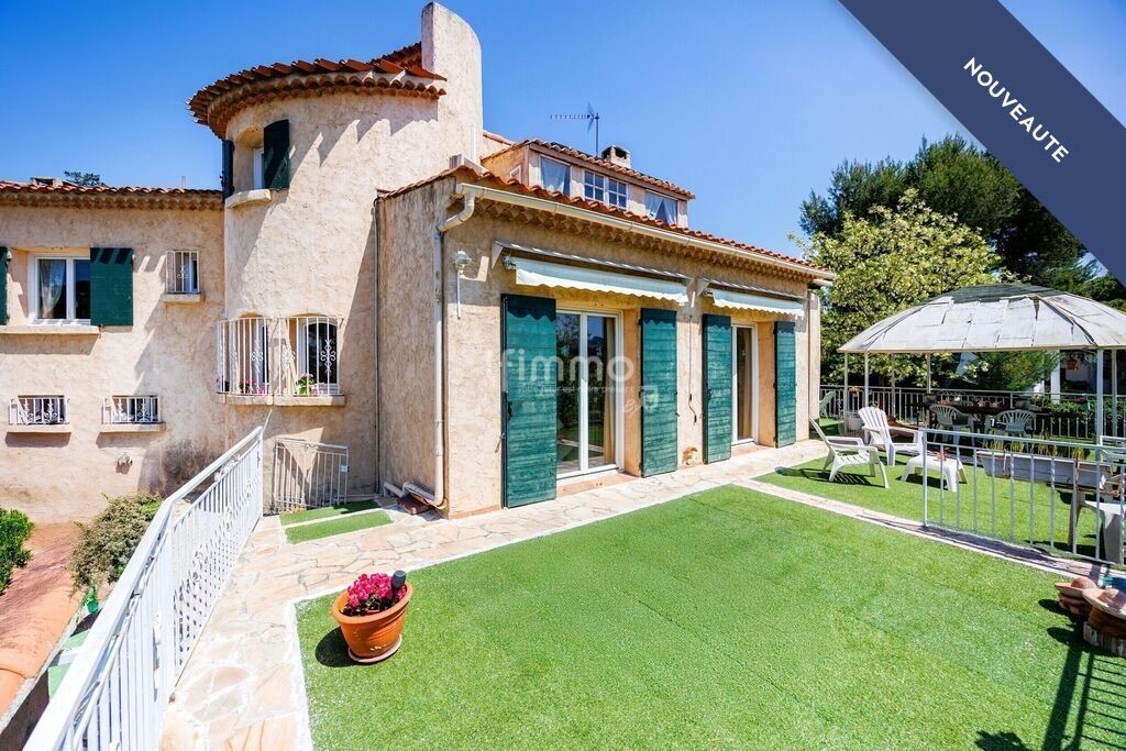 Luxury house for sale in the district Les Trois Lucs