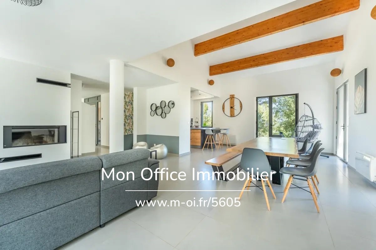 Luxury villa for sale in the district Exterieur