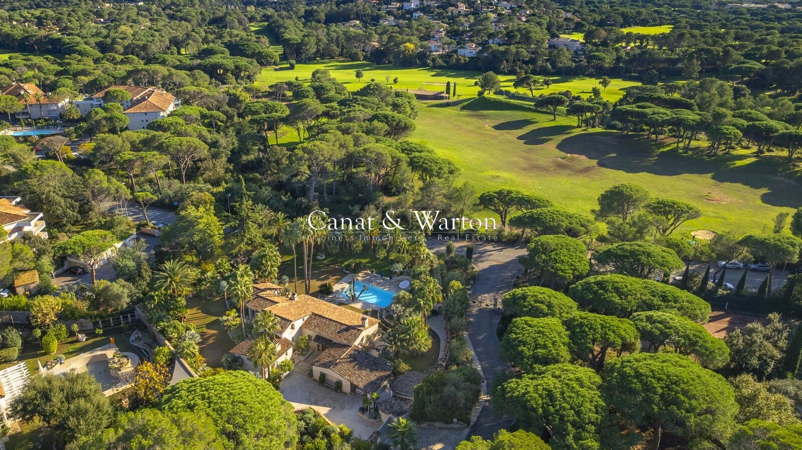 Luxury villa for sale in the district Valescure-Vaulongue-Clair Bois-Vallon Suveret