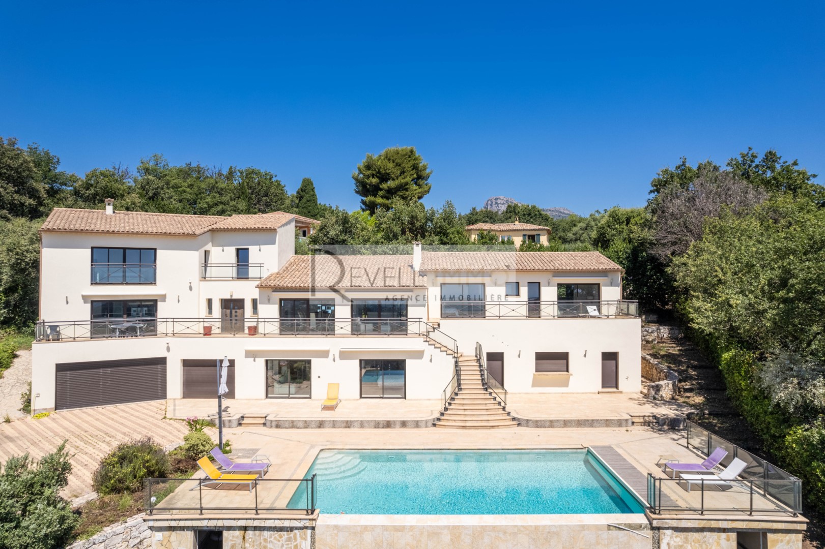 Luxury villa for sale in the district Sud