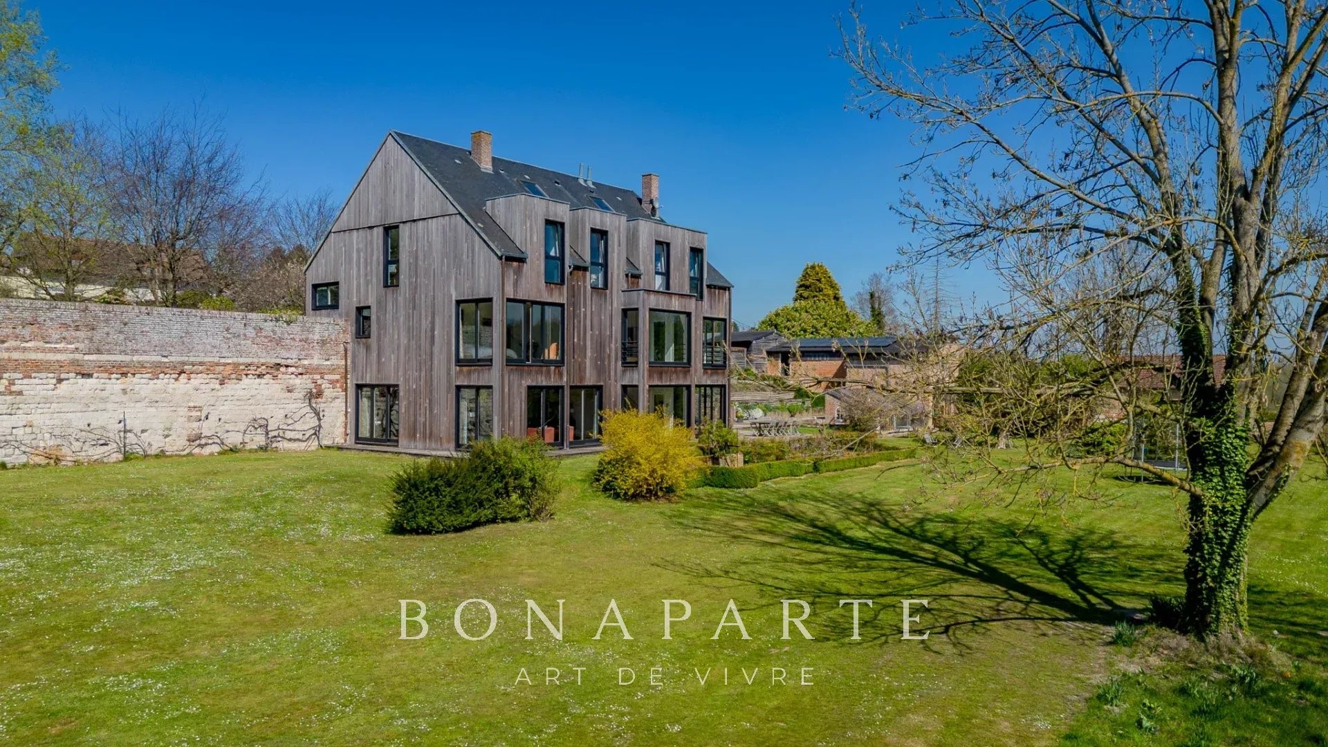 Maison de luxe à vendre dans le quartier Centre Ville-Emonville