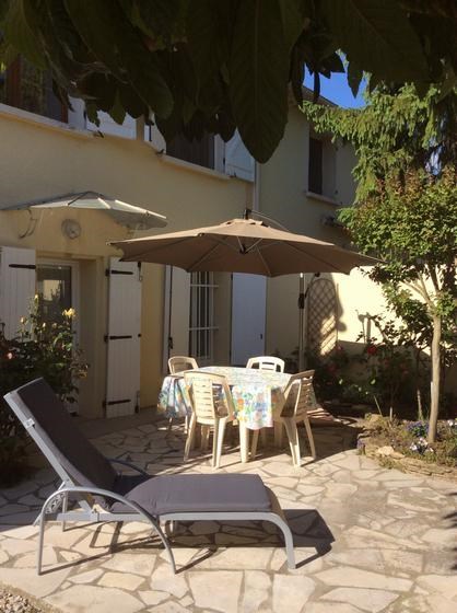 Appartement De Vacances A Roquefort La Bedoule En Provence Alpes Cote D Azur Pour 3 Pers 37m Amivac Com