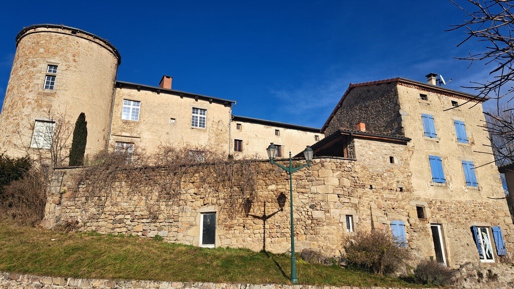 Castle for sale in Saint-Germain-l'Herm