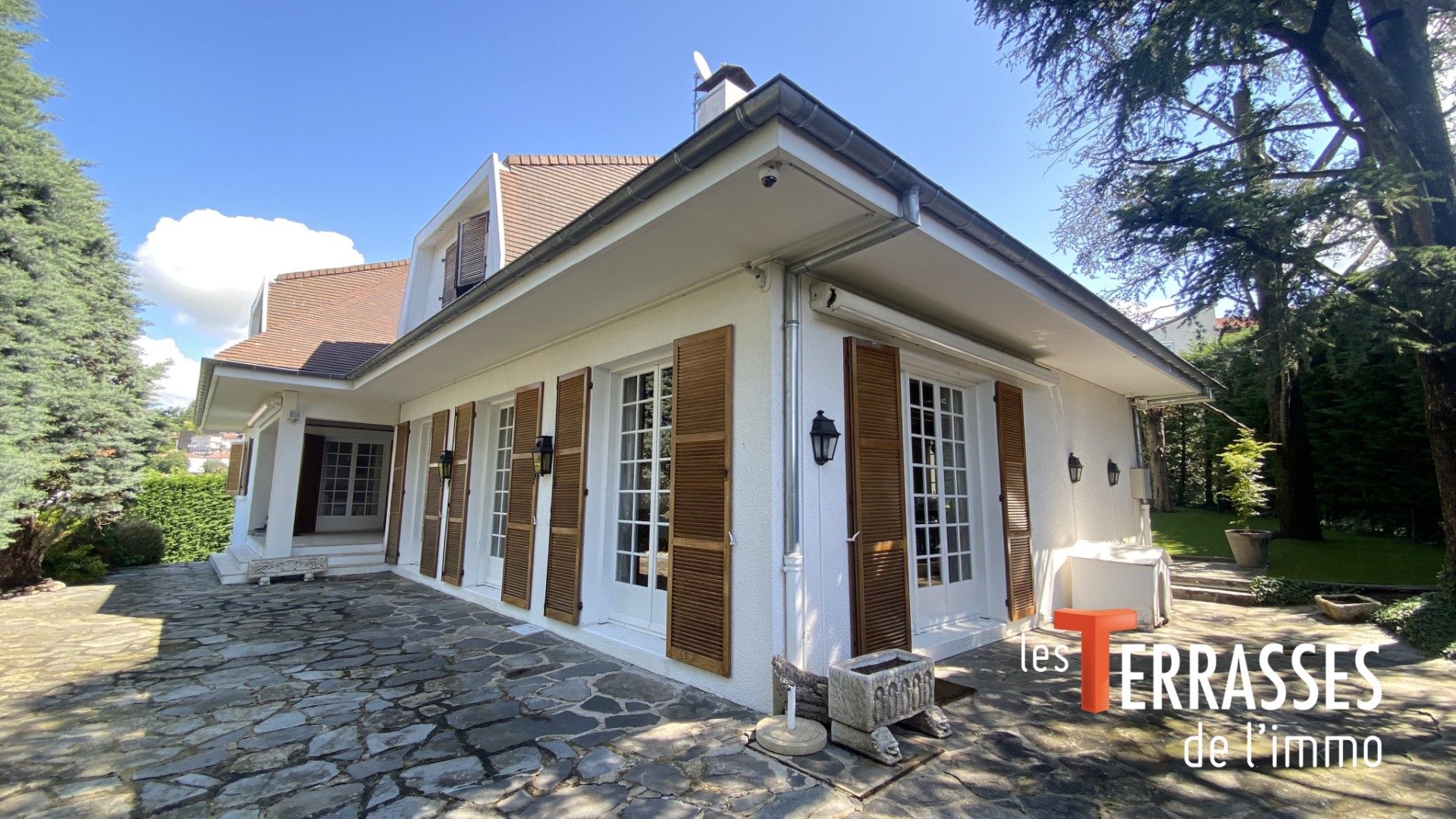 Maison de luxe à vendre dans le quartier Est