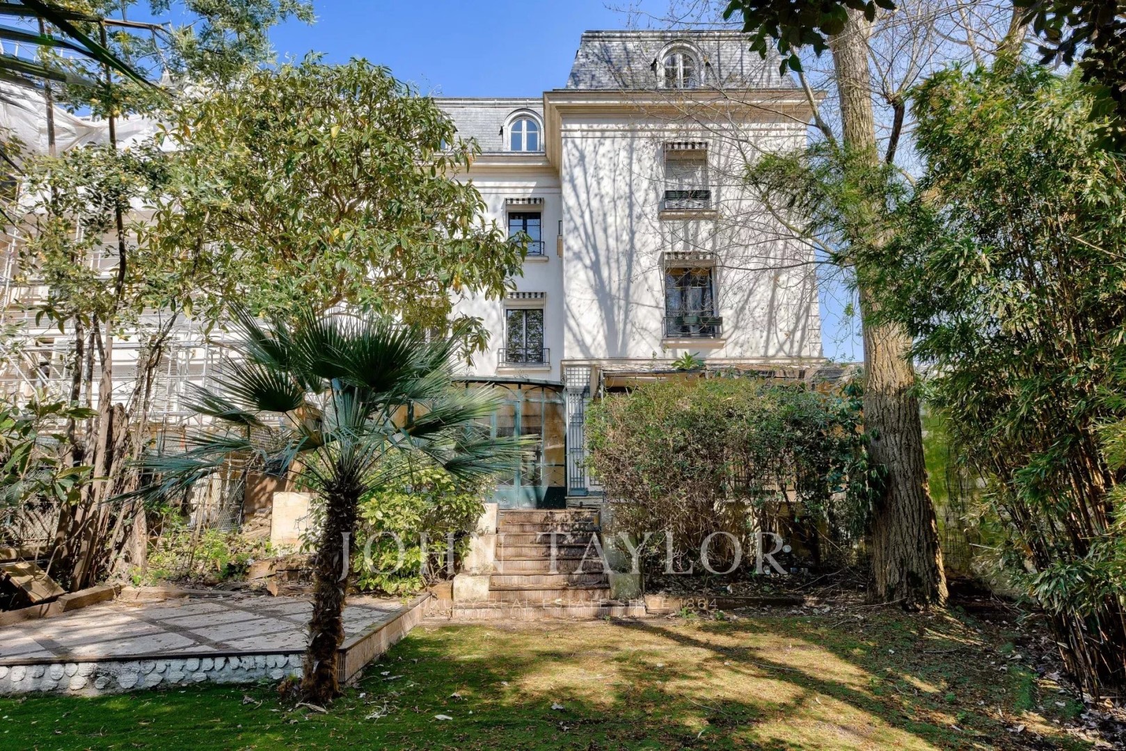 Private mansion for sale in the district Muette Sud