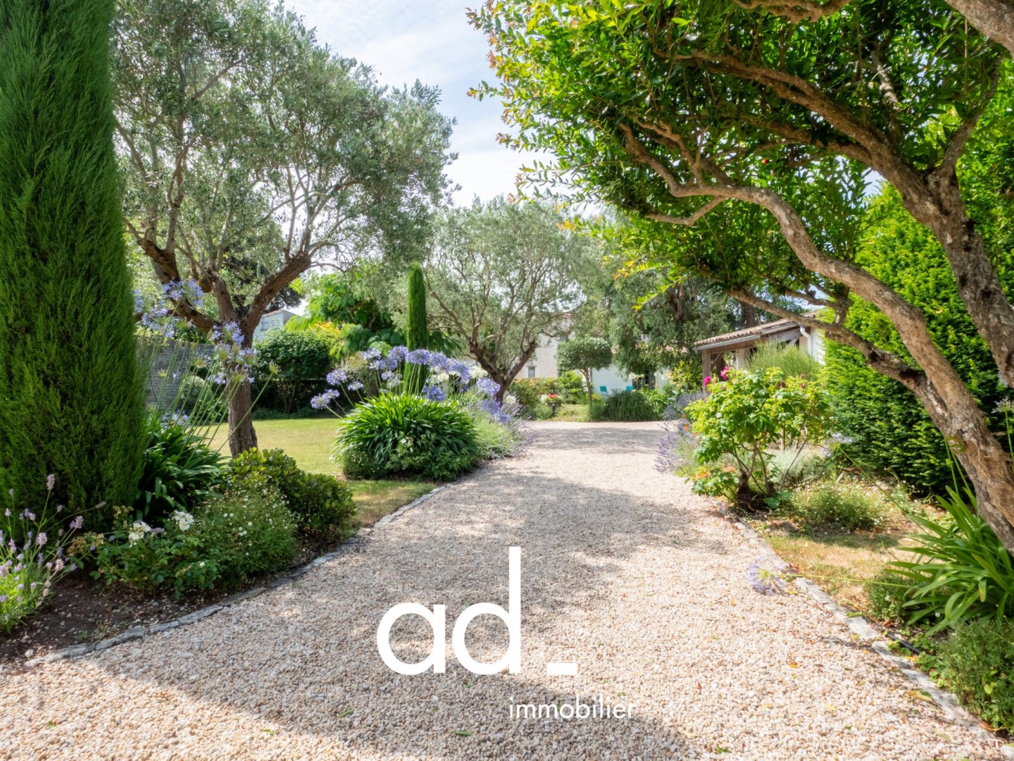 Traditional property for sale in La Flotte